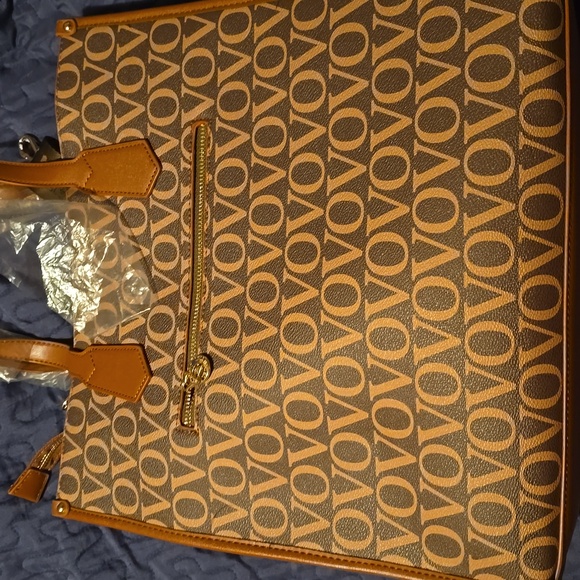 Tote - Picture 3 of 3